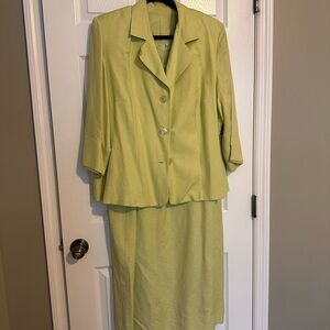 Jessica Howard Green Skirt Suit